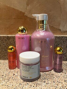 TRULY Set of Lip Oils , Facial Cleanser, Body Wash & Body Butter!! NEW